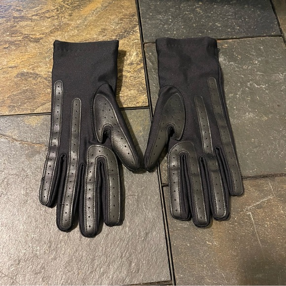NWOT Isotoner Black Chevron Gloves - Picture 9 of 12